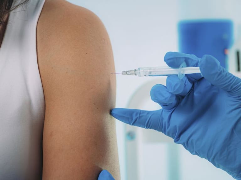 Vacuna COVID-19: Esto es lo que debes saber sobre la aplicación y efectos