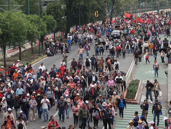 CNTE y grupos sociales complican el arranque del Mundial