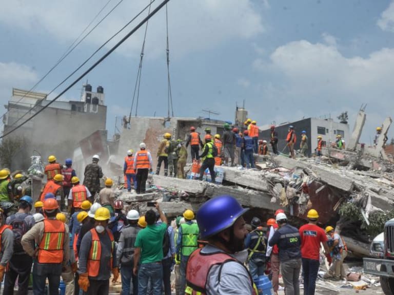 Van contra constructoras de 38 edificios dañados en Benito Juárez
