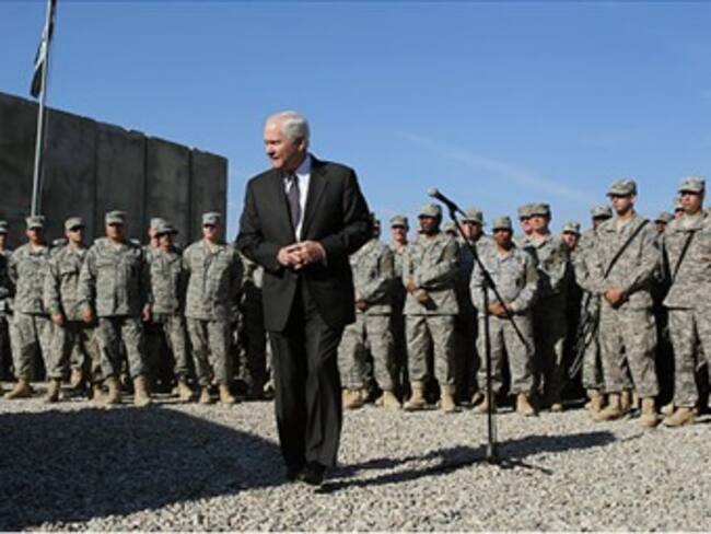 Realiza jefe del Pentágono visita sorpresa a Irak