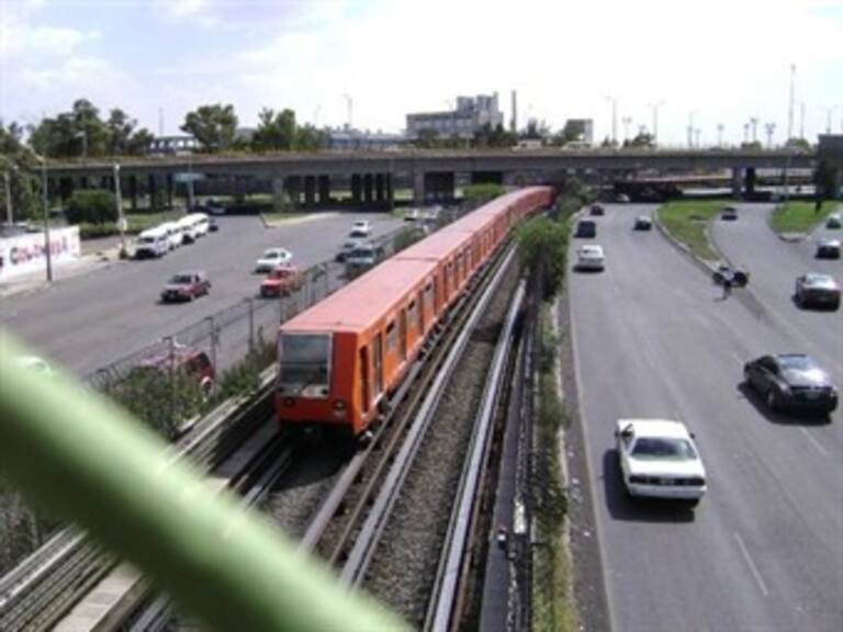 Reclama Ebrard reducción a recursos para Línea 12 del Metro