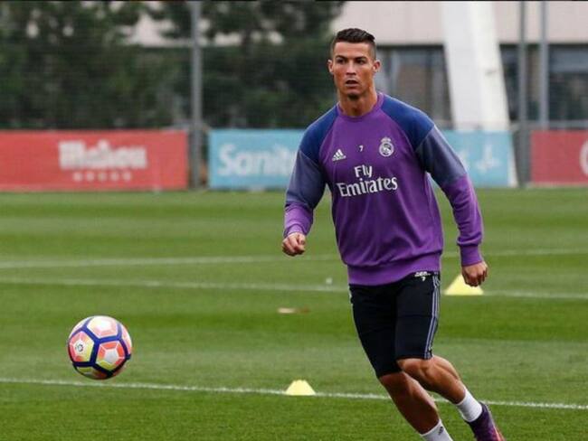 Cristiano Ronaldo luce su nuevo carro en entrenamiento del Real Madrid