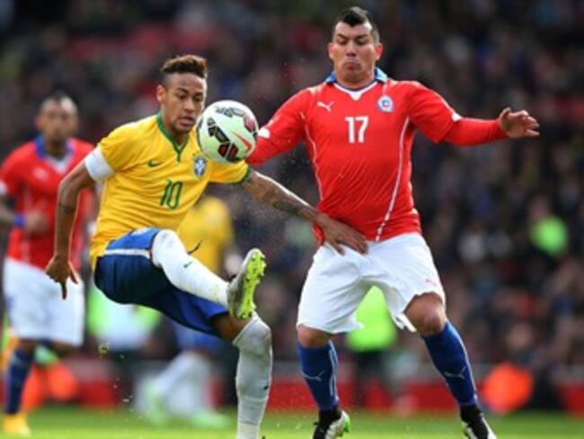 Gary Medel ataca a Neymar en Twitter