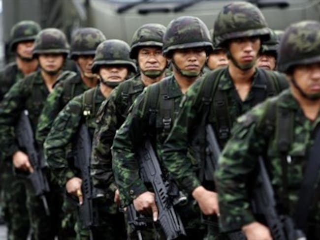 Ejército tailandés impone ley marcial para sofocar protestas