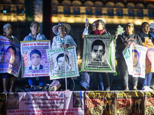 Ayotzinapa marcha a 12 años de la desaparición de los 43 estudiantes normalistas