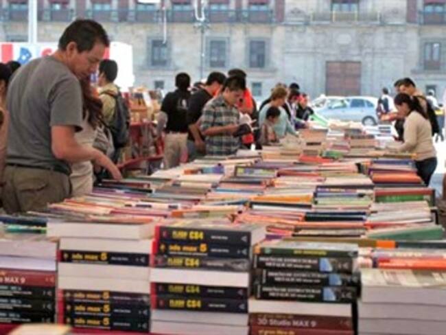 Feria del libro.Marina Taibo,promotora