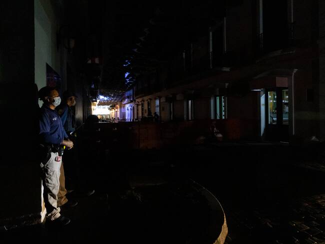 Apagón en Puerto Rico afecta a 90% de la isla previo al año nuevo 2025