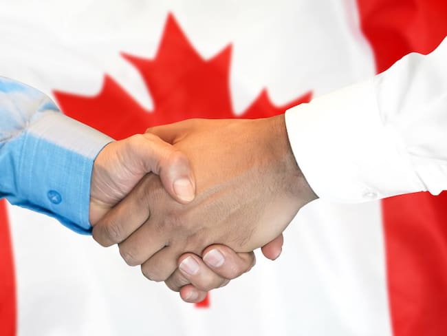 ¿Buscas trabajo? En Canadá puedes trabajar por 109 mil pesos