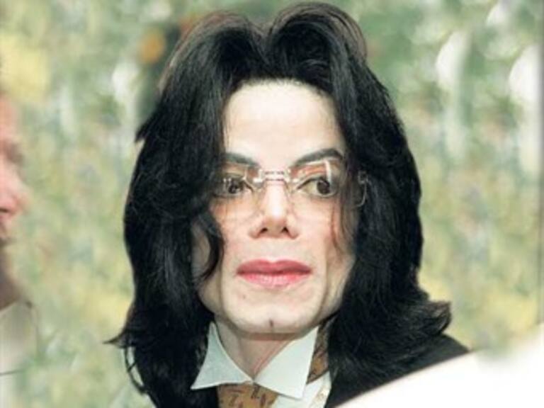 Instruye juez orden mordaza a abogados en caso Jackson