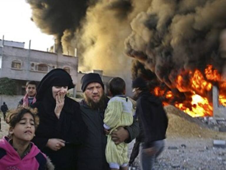 Suman más de 100 muertos por ofensiva en Gaza