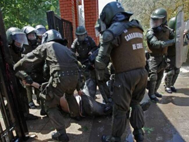 Finaliza con enfrentamientos nueva marcha por la educación en Chile