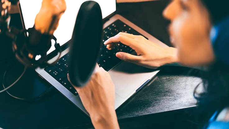 Google presenta herramienta de IA para crear podcasts desde documentos