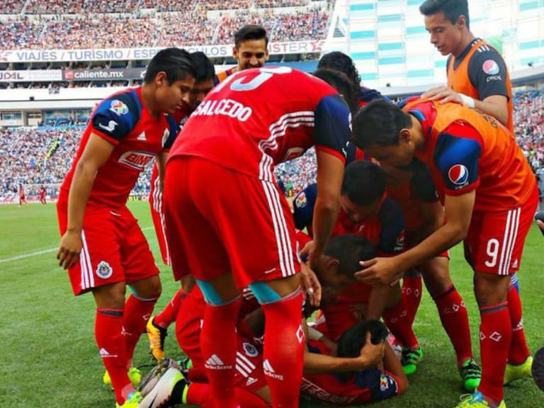 Guadalajara eludió el descenso tras golear a Puebla en el Cuauhtémoc