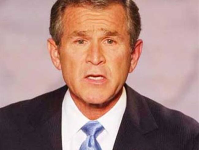 Burla mexicano seguridad y llega a casa de Bush a pedirle ayuda