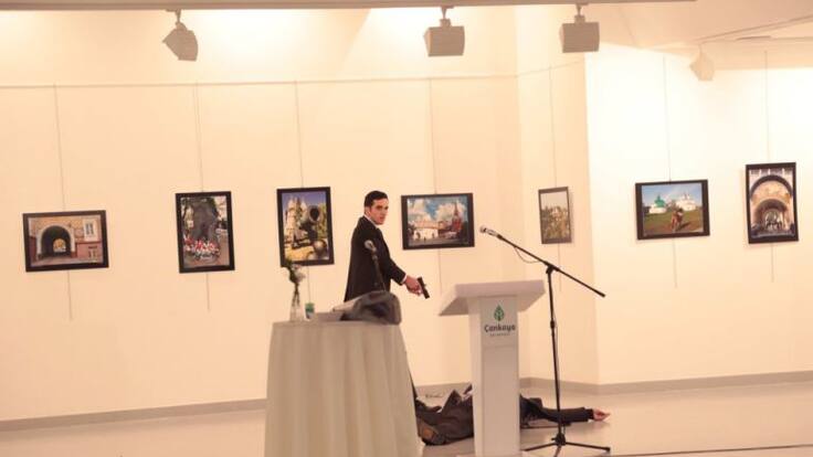 Un hombre mata a tiros al embajador ruso en Turquía al grito de “Alepo, venganza”