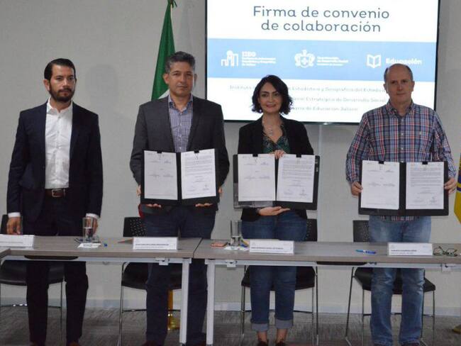 SEJ Firma convenio con IIEG