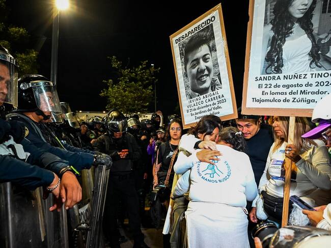 Tensión en el Mundial: Policías impiden que madres buscadoras lleguen al Estadio Azteca