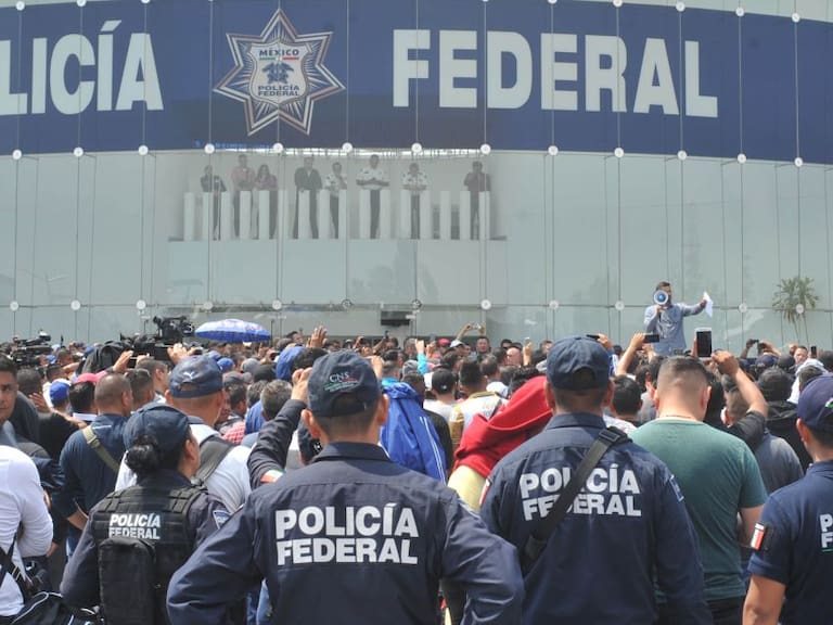 Policías federales que siguen en paro serán atendidos por Alfonso Durazo