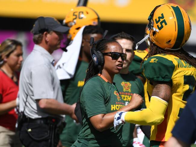 Otra mujer hace historia en la NFL