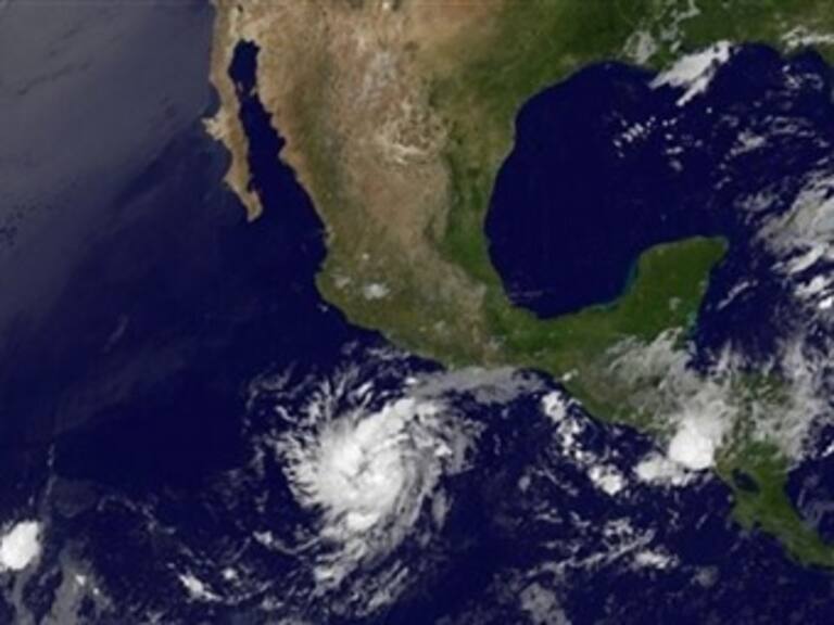 Emiten alerta preventiva por la cercanía de Dora a Guerrero