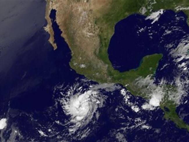 Alertan en Guerrero, Michoacán y Oaxaca por 'Adrián'