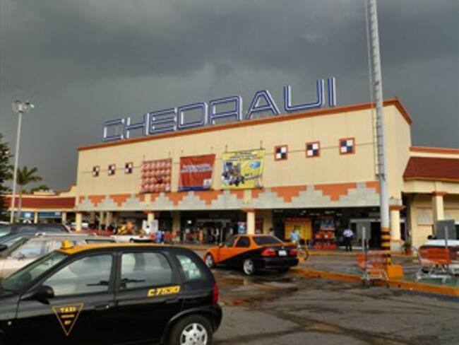 'En 2014 se moderarán las tiendas comerciales'. Roberto Aguilar en momento corporativo