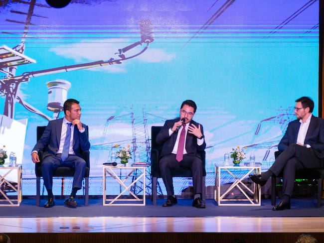 CFE presenta plan de inversión de 37 mil 500 mdd para expandir red eléctrica