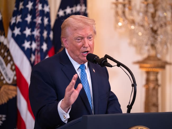 Trump lanza ultimátum a Irán: Exige reapertura del estrecho de Ormuz o atacará sus centrales eléctricas