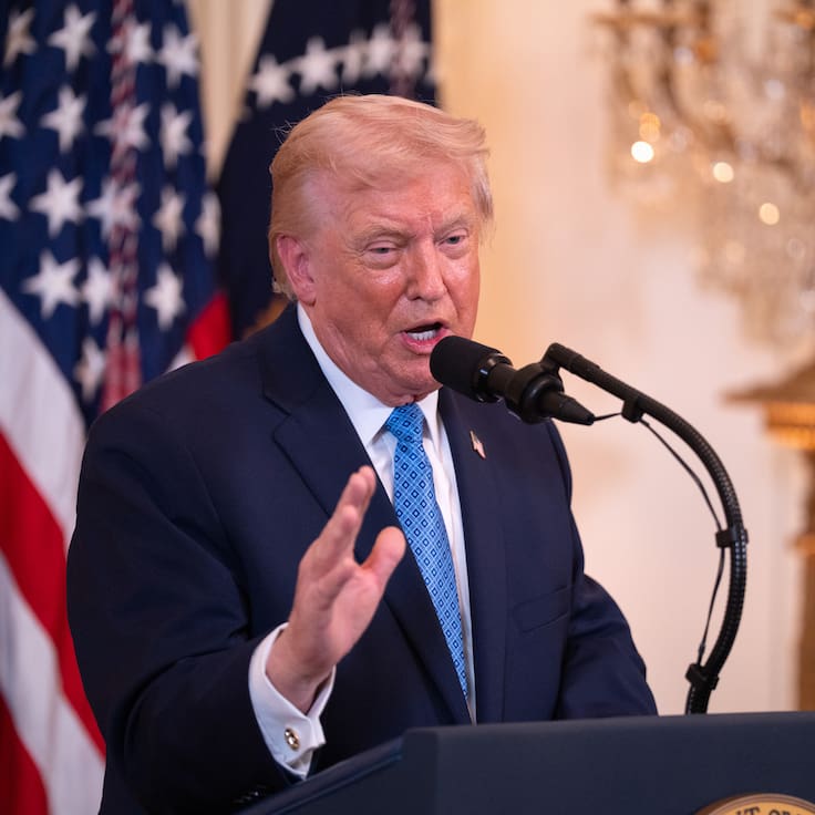 Trump lanza ultimátum a Irán: Exige reapertura del estrecho de Ormuz o atacará sus centrales eléctricas