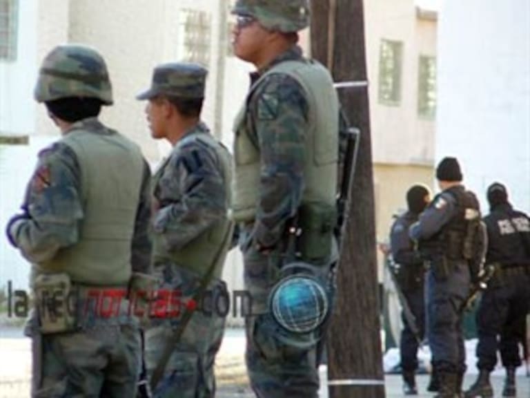 Detienen militares a 15 policías de municipio en Coahuila