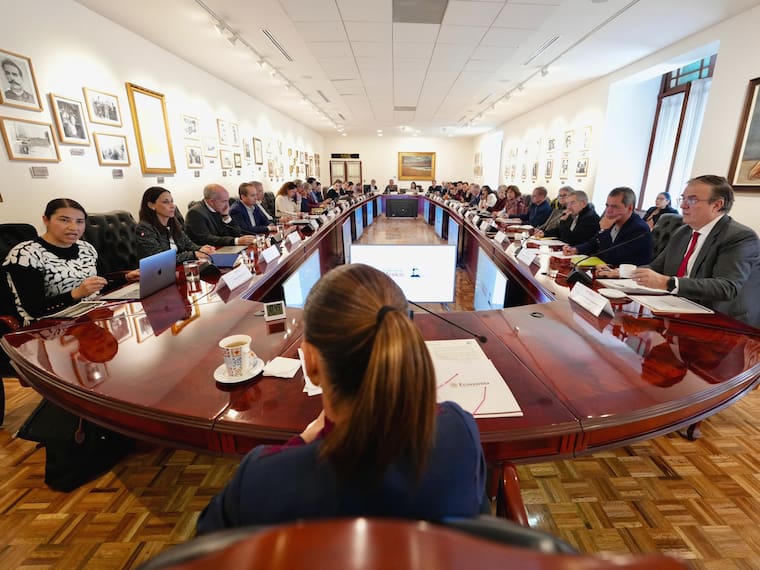 Reunión con Sheinbaum porque no estamos creciendo económicamente desde 1982