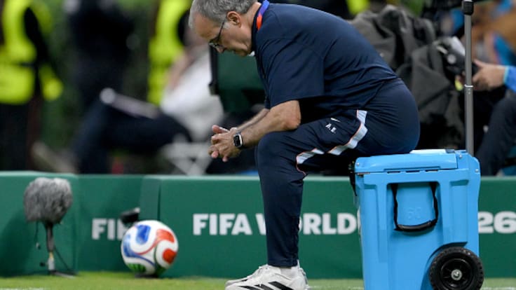 Bielsa rompe el silencio tras la eliminación de Uruguay y revela la verdad sobre el cambio de Muslera