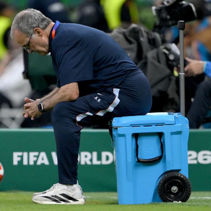 Bielsa rompe el silencio tras la eliminación de Uruguay y revela la verdad sobre el cambio de Muslera