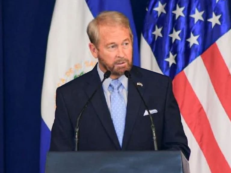 El exmilitar Ronald Douglas es el nominado por Donald Trump como suplente del embajador Ken Salazar en México.