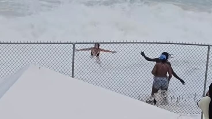 Las olas la atraparon contra una valla: así fue el rescate de una mujer en una playa de Bahamas