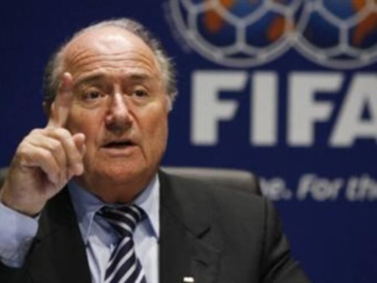 Ofrece Blatter disculpas a México por error arbitral ante Argentina
