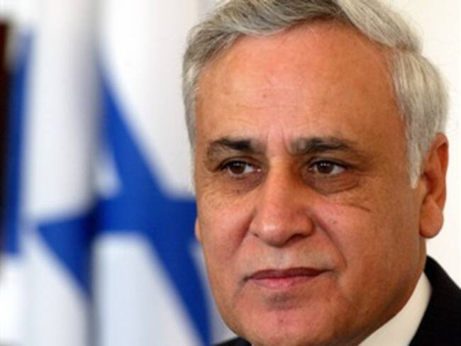 Imponen siete años de cárcel a Katsav por violación