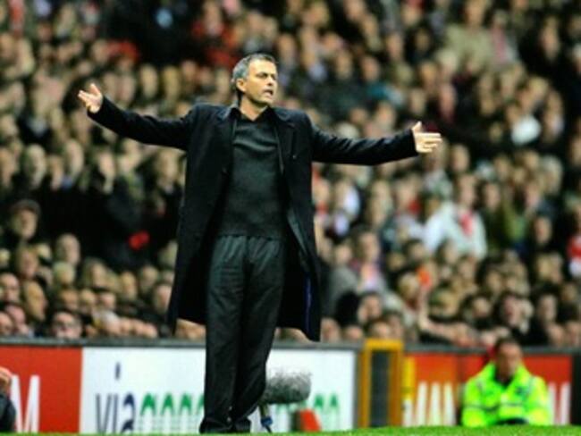 Mourinho asegura que no ha establecido contacto con ningún club