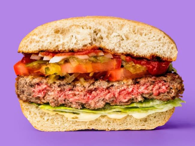 Bill Gates invirtió 75 millones de USD en la primera carne artificial para hamburguesas