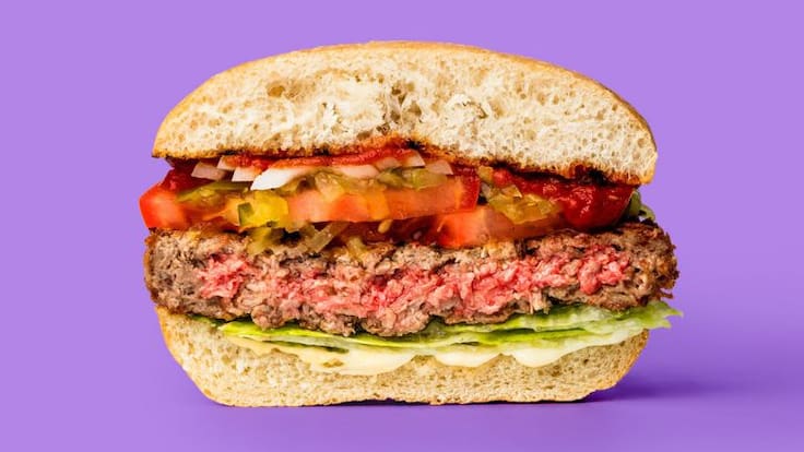 Bill Gates invirtió 75 millones de USD en la primera carne artificial para hamburguesas