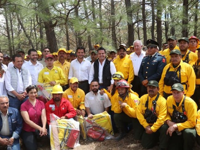 Refuerzan equipo para combatir incendios en Jalisco; buscarán a responsables del fuego en Tepopote