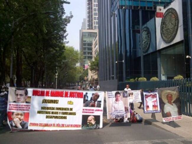 Inician huelga de hambre frente a PGR Madres de desaparecidos