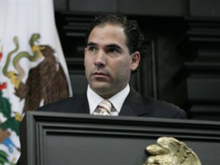 Acumulan diputados minutos de silencio por tragedias