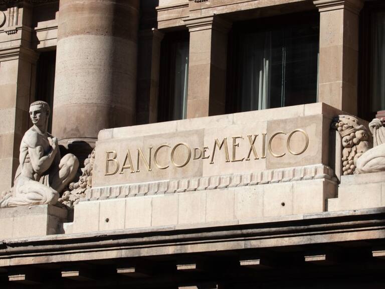 Capta México cifra récord de 37 mil millones de dólares en remesas