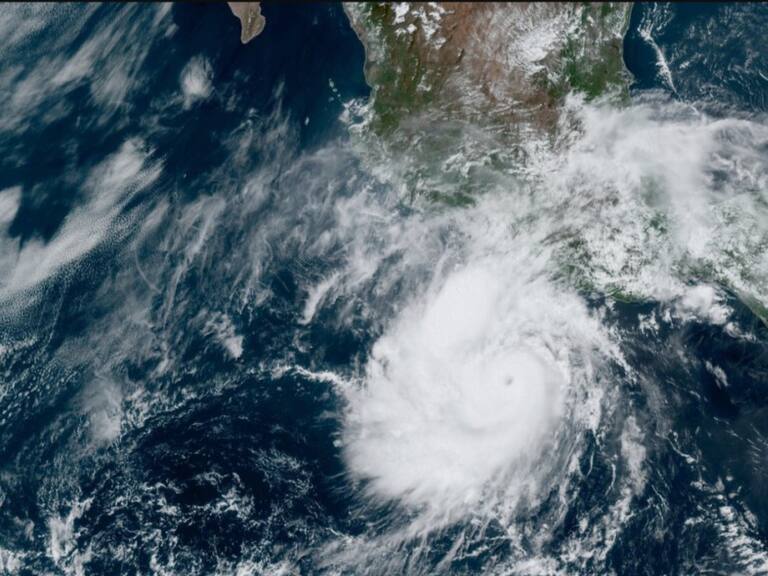 La tormenta tropical Adrián ha tomado fuerza hasta convertirse en huracán categoría 1.