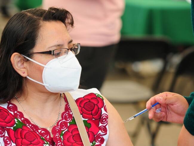 Conoce la fecha y sede para vacunación COVID si tienes de 40 a 49 años