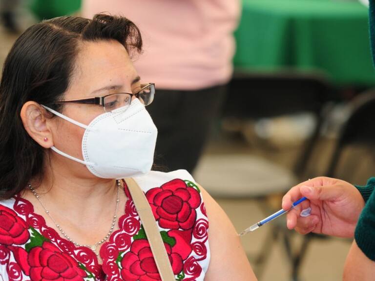 Conoce la fecha y sede para vacunación COVID si tienes de 40 a 49 años