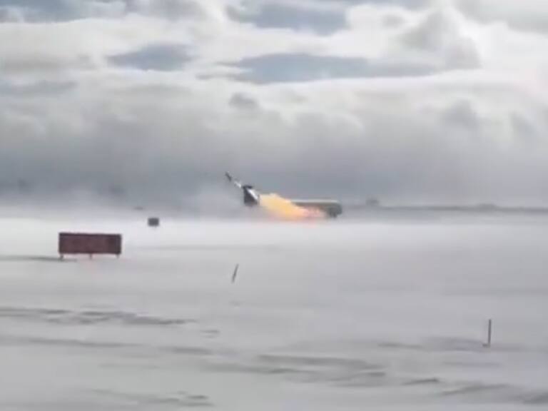 A través de redes sociales que se ha compartido un nuevo video que muestra el momento exacto del accidente de Delta Air Lines en Toronto, Canadá.