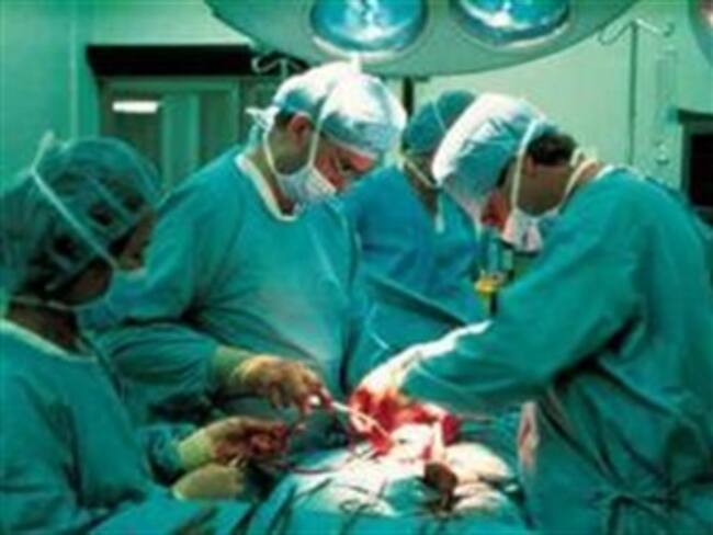 Muere el primer paciente que recibió trasplante de manos y rostro