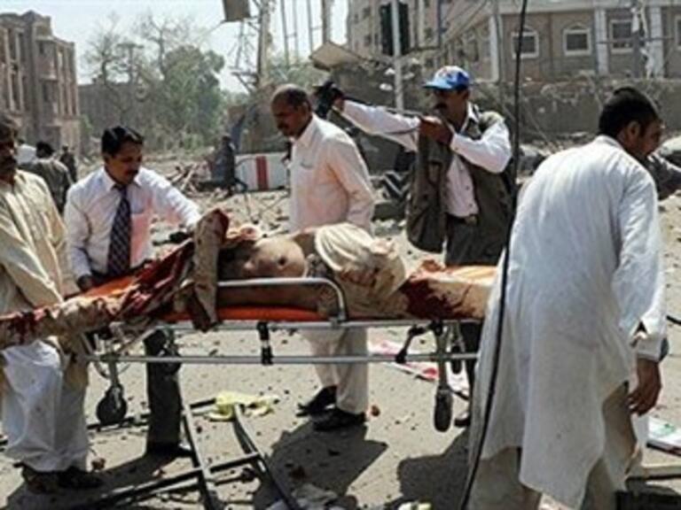 Reportan 40 muertos tras explosión en una mezquita de Pakistán